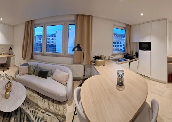 Core Mirrorview-parking And Breakfast Apartament