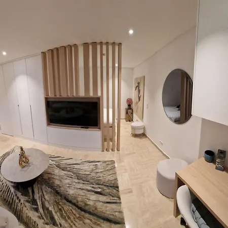 Apartment Core Mirrorview-parking And Breakfast