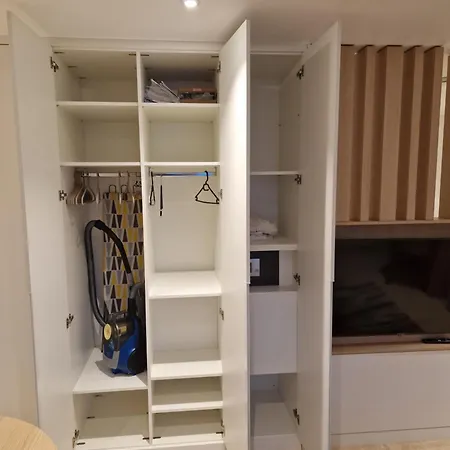 Core Mirrorview- Breakfast At Lussemburgo