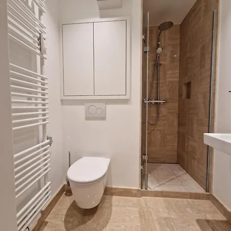 Core Mirrorview-parking And Breakfast * Luxemburg