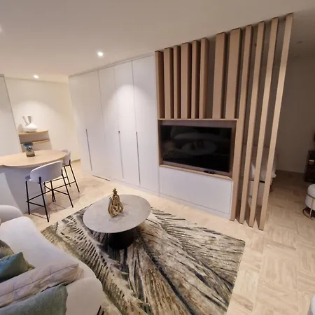 Apartment Core Mirrorview-parking And Breakfast