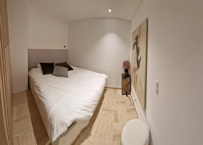 Apartment Core Mirrorview-parking And Breakfast